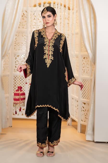 Daljit Sudan Tilla Embroidered Crepe Phiran Kurta & Pant Set