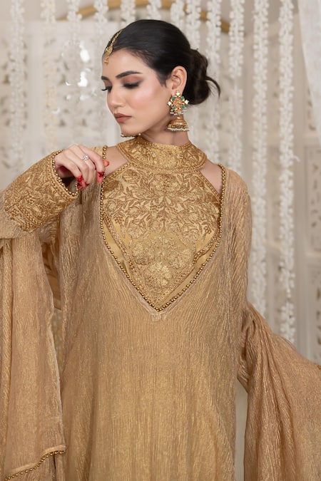 Buy_Daljit Sudan_Gold Tissue, Crepe Embroidery, Zari High Neck Tilla Crushed Kurta Set _Online_at_Aza_Fashions