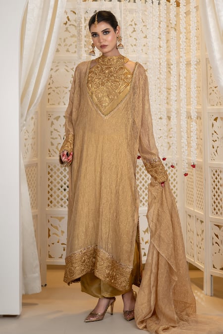 Buy_Daljit Sudan_Gold Tissue, Crepe Embroidery, Zari High Neck Tilla Crushed Kurta Set 