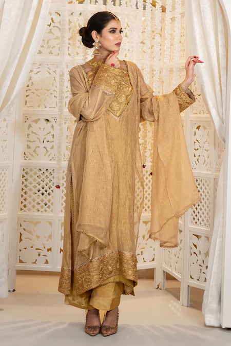 Shop_Daljit Sudan_Gold Tissue, Crepe Embroidery, Zari High Neck Tilla Crushed Kurta Set 