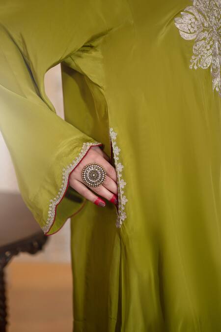 Daljit Sudan_Green Crepe, Georgette Embroidery Split V-neck Aari Kurta Salwar And Dupatta Set _Online_at_Aza_Fashions