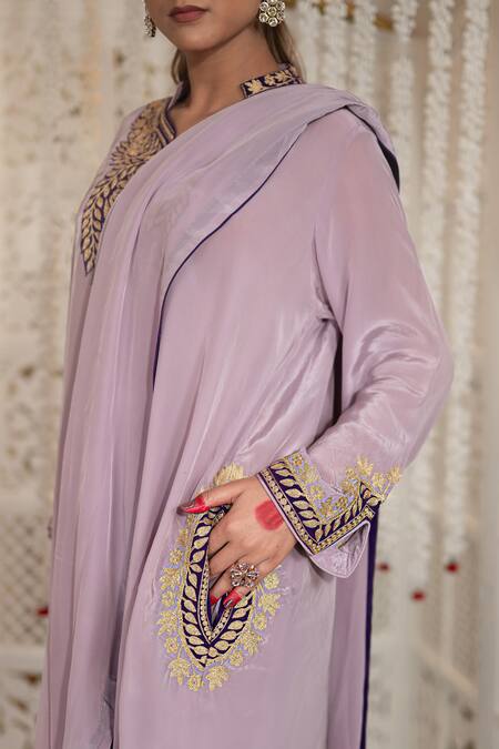 Daljit Sudan_Lavender Crepe Embroidery Mandarin Collar Cowl Kurta And Pant Set With Aari _at_Aza_Fashions