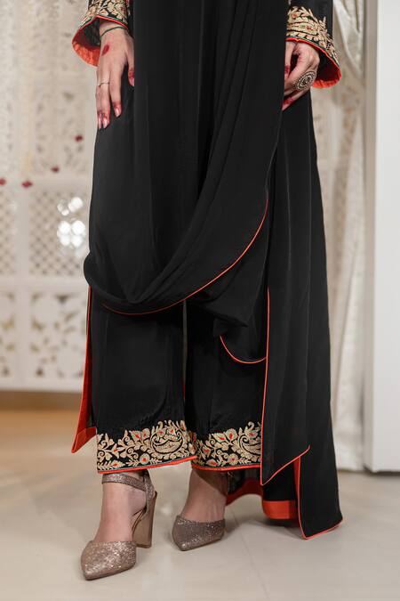 Buy_Daljit Sudan_Black Crepe Embroidery V-neck Kashmiri Aari Tilla Cowl Kurta And Pant _Online_at_Aza_Fashions