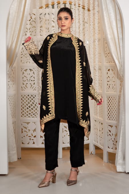 Daljit Sudan Aari & Tilla Embroidered Jacket Kurta Set