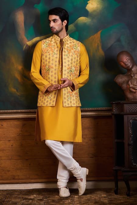 Histori Embroidered Bundi Kurta Set 