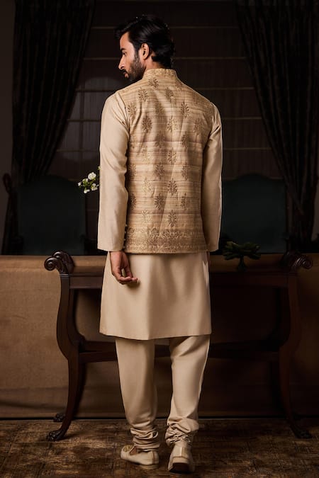 Histori Gicha Silk Kasab Embroidered Bundi Kurta Set 