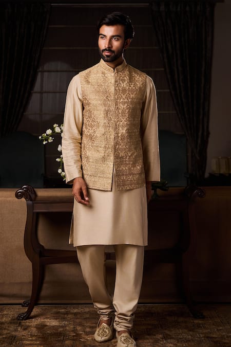 Histori Gicha Silk Kasab Embroidered Bundi Kurta Set 