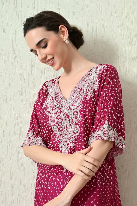 Buy_OHH CROW_Magenta Chanderi Silk Embroidery, Zari V-neck Bandhani Kaftan And Pant Set 