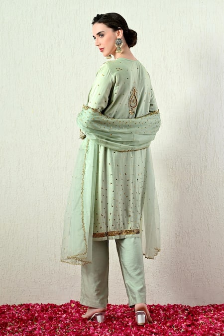 OHH CROW Embroidered Chanderi Kurta Set  