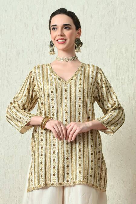 Buy_OHH CROW_Ivory Chanderi Silk, Organza Embroidery, Sequins, Zari V-neck Kurta Set 