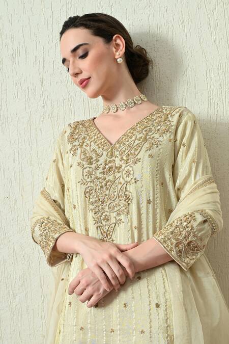 OHH CROW_Ivory Tissue, Silk, Chanderi Silk, Organza Embroidery, Zari, Crush Kurta Set _Online_at_Aza_Fashions