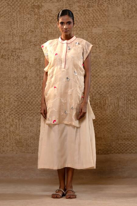 Buy_Eeda_Off White Chanderi, Silk Organza Sequins, Applique, Zari-woven Dress And Cape 