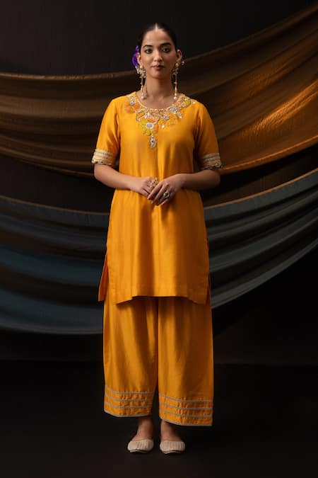Svastih_Orange Silk, Silk, Zeenat 3d Floral Kurta With Farshi Salwar _at_Aza_Fashions