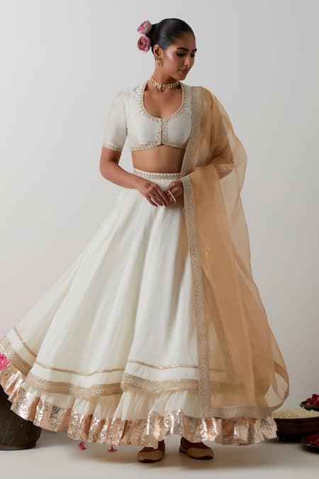 Vinusto Zari Embroidered Choli Blouse & Layered Lehenga 
