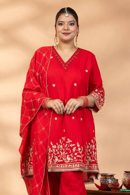 Mamicha_Red Chiffon Embroidery, Zari V-neck Kurta And Pant Set _Online_at_Aza_Fashions