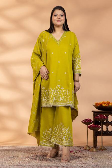 Mamicha_Green Chiffon Embroidery, Metallic Thread V-neck Mehreen Kurta Set _Online_at_Aza_Fashions