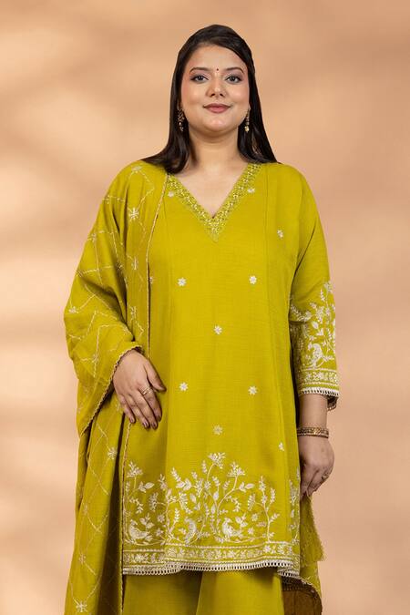 Shop_Mamicha_Green Chiffon Embroidery, Metallic Thread V-neck Mehreen Kurta Set _Online_at_Aza_Fashions