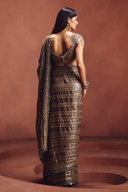 Awigna Metallic Embroidered Saree With Blouse 