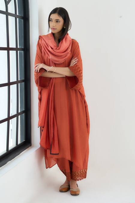 Buy RAAS LIFE Rust Cotton, , Vegan Lace V-neck Angela V Kaftan With Pant Buy_RAAS LIFE_Rust Cotton, , Vegan Lace V-neck Angela V Kaftan With Pant