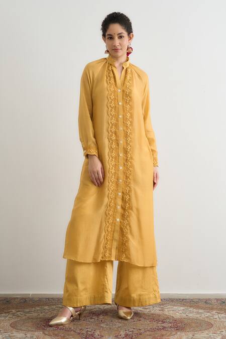 Buy_RAAS LIFE_Yellow Cotton, Vegan Silk Lace, Embroidery Split V-neck Heer Work Kurta _Online_at_Aza_Fashions