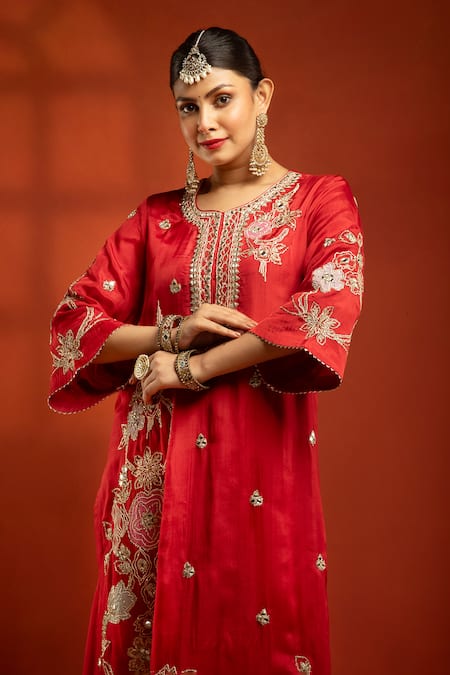 Tanu Malhotra_Red Cotton, Silk, Net Embroidery, Mirrors Round Neck Kurta Set _at_Aza_Fashions