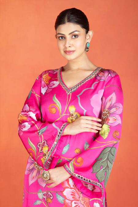 Tanu Malhotra_Fuchsia Modal, Satin Mirrors, Embroidery, Piping V-neck Floral Printed Kurta Set _Online_at_Aza_Fashions