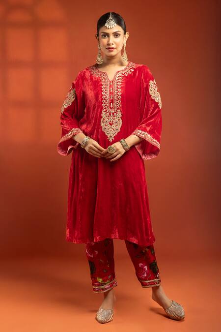 Buy_Tanu Malhotra_Red Velvet, Silk Embroidery, Metallic Thread Split V-neck Kurta Set _Online_at_Aza_Fashions
