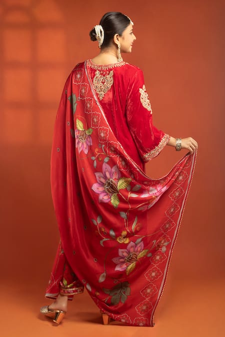 Tanu Malhotra Velvet Embroidered Kurta Set 