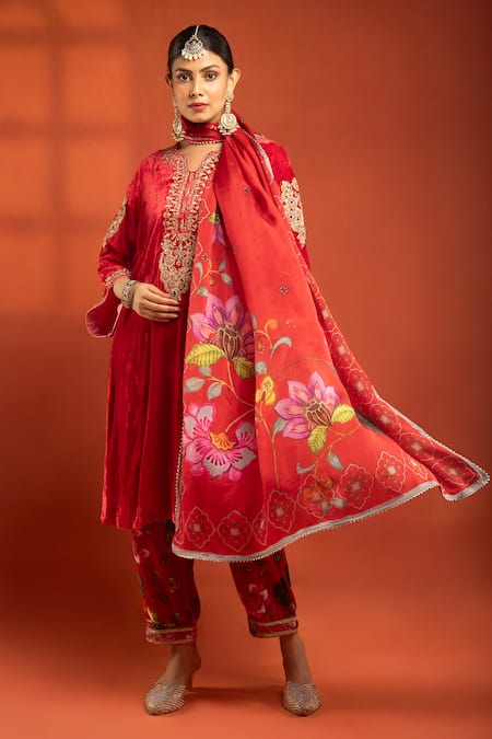 Tanu Malhotra Velvet Embroidered Kurta Set 