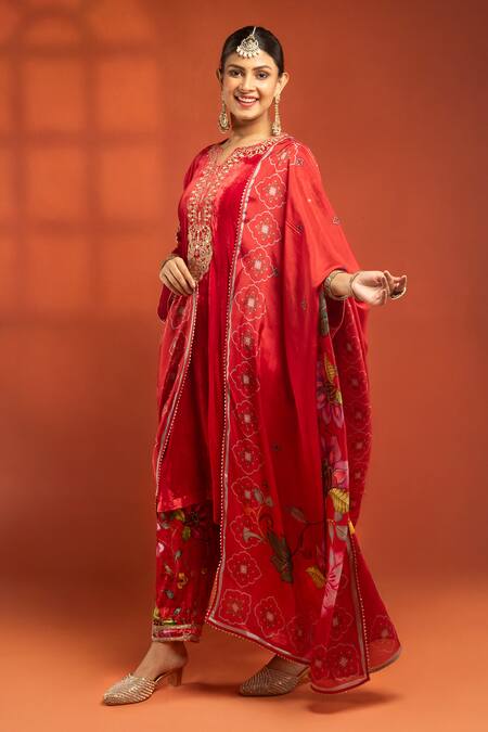 Tanu Malhotra_Red Velvet, Silk Embroidery, Metallic Thread Split V-neck Kurta Set _at_Aza_Fashions