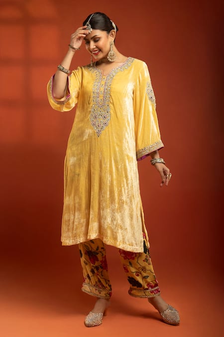 Tanu Malhotra_Yellow Velvet, Silk Embroidery, Sequins, Stones, Foil Printing, Kurta Salwar Set _Online_at_Aza_Fashions