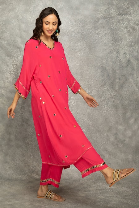 Tanu Malhotra_Fuchsia Crepe Mirrors V-neck High-low Kaftan Kurta And Pant Set _at_Aza_Fashions