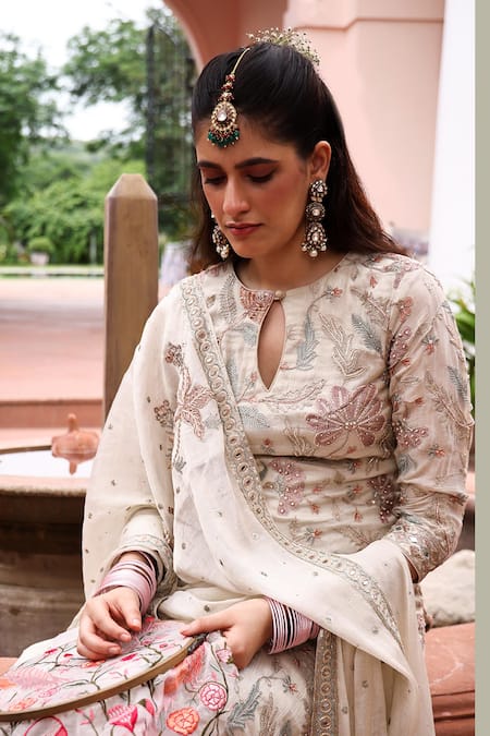 Buy_Meenagurnam_Gold Chinon Embroidery, Sequins, Stones, Flower Jaal Cutdana And Kurta Set _Online_at_Aza_Fashions