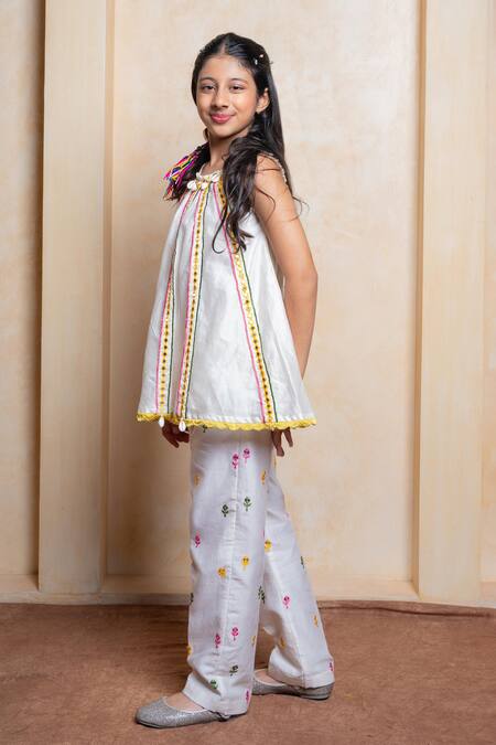 Shop Kirti Agarwal - Pret N Couture Off White Chanderi Silk, Organza, Satin Embroidery, Mirrors, Kurta And Pant Set Shop_Kirti Agarwal - Pret N Couture_Off White Chanderi Silk, Organza, Satin Embroidery, Mirrors, Kurta And Pant Set