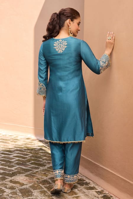 Dohr India Falak Embroidered Choga Kurta Set 
