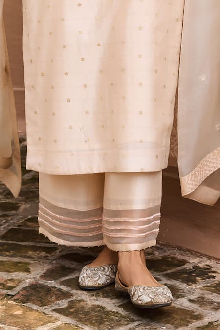 Dohr India_Cream Chanderi Silk, Jacquard, Cotton, Organza Beads, Zari, Sequins, Kurta Set _Online_at_Aza_Fashions