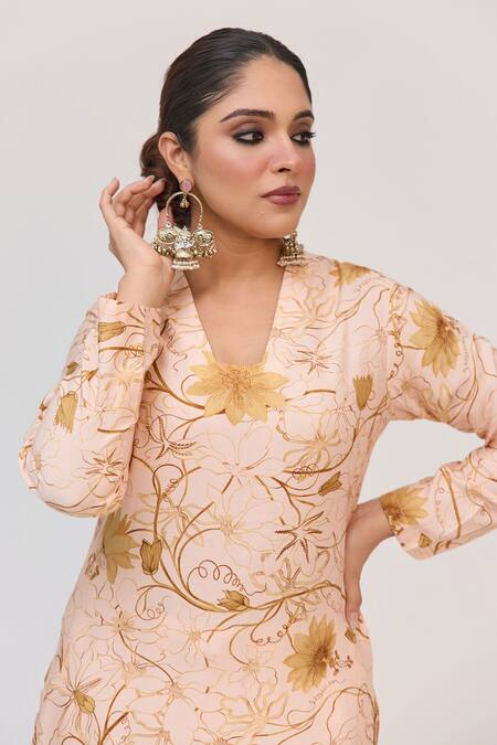 Ruchi Marodia_Peach Bamboo, Cotton, Organza Tassels V-neck Krishna Kamal Print Kurta Set _Online_at_Aza_Fashions