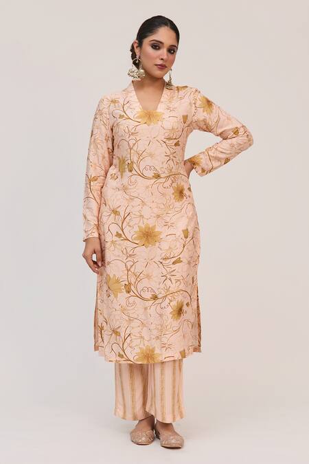 Buy_Ruchi Marodia_Peach Bamboo, Cotton, Organza Tassels V-neck Krishna Kamal Print Kurta Set _Online_at_Aza_Fashions