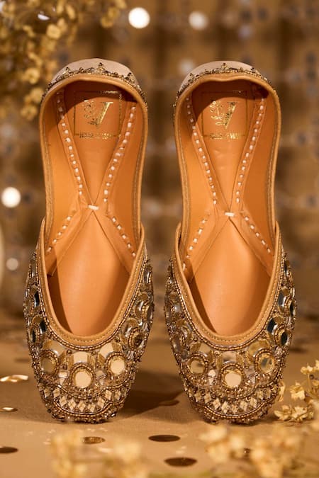House Of Vian Fasaana Embroidered Juttis