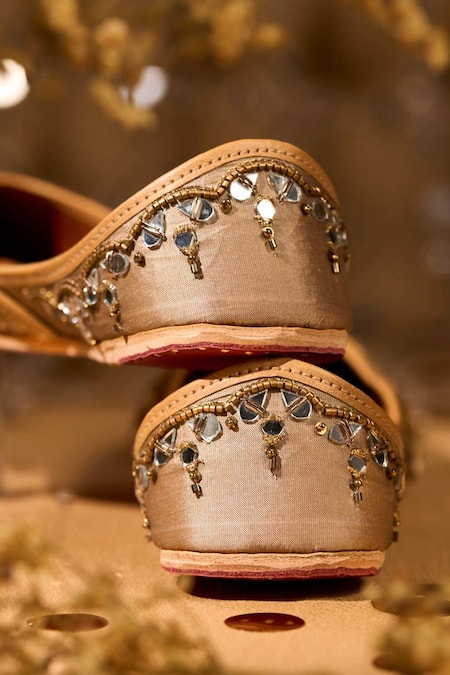 House Of Vian_Gold Fasaana Embroidered Juttis _Online_at_Aza_Fashions