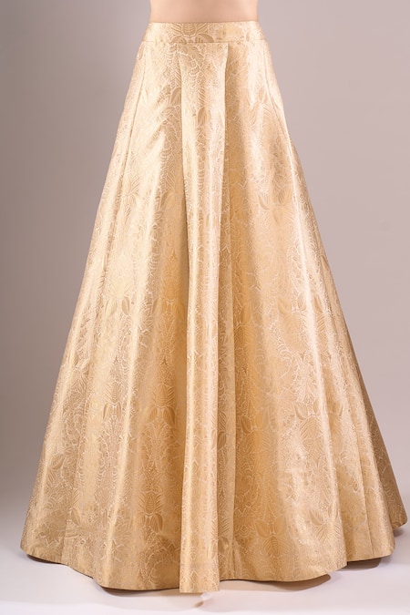 Samyukta Singhania_Gold Brocade Embroidery, Sequins Sweetheart Neck, Hand Lehenga Set With Cape _Online_at_Aza_Fashions