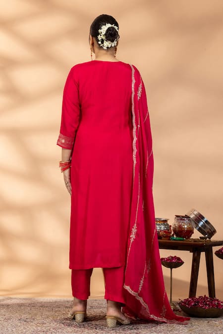 Mamicha Embroidered Kurta Set 