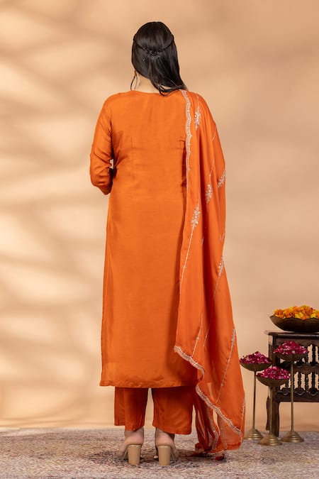 Mamicha Rooh-e-Rust Embroidered Kurta Set 