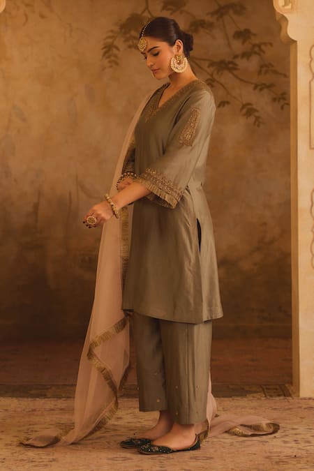 Buy_AFRIYA_Green Chanderi , Organza Zari, Sequins, Pearls, Zardozi Dori Kurta Set _Online_at_Aza_Fashions