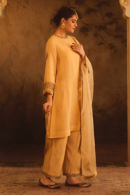 Buy_AFRIYA_Gold Organza, Chanderi Zari, Sequins, Pearls, Zardozi And Kurta Set _Online_at_Aza_Fashions