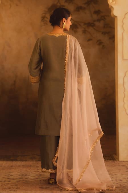 AFRIYA Gota Border V Neck Kurta Set 