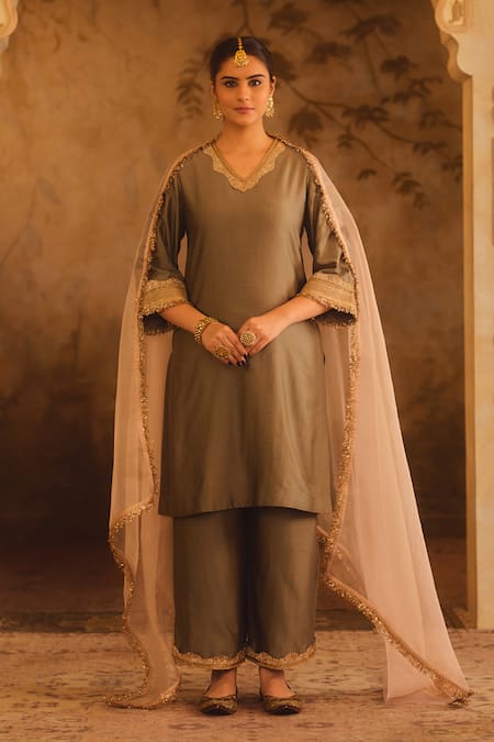 AFRIYA Gota Border V Neck Kurta Set 