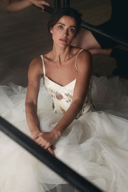 Buy Gauri & Nainika Ivory Silk, Crepe Embroidery Sweetheart Chinoiserie Peplum Top With Lehenga Buy_Gauri & Nainika_Ivory Silk, Crepe Embroidery Sweetheart Chinoiserie Peplum Top With Lehenga