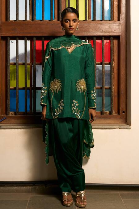 Buy_Saangi_Emerald Green Satin Embroidery, Sequins, Beads, Zari Golden Meadow Kurta Set 