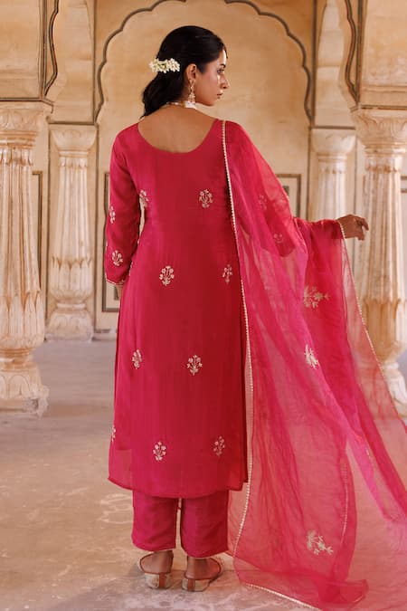Shop_Bannhi By Priyanka Rathore_Pink Silk, Organza Embroidery, Zari Round Hand Motif Kurta Pant And Dupatta Set _at_Aza_Fashions